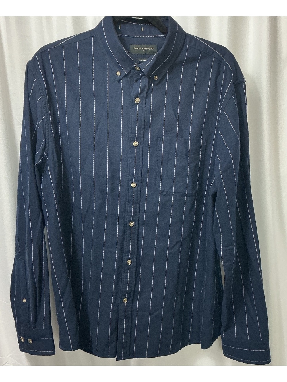 Banana Republic Men’s L Untucked Fit Navy Stripe Button Down